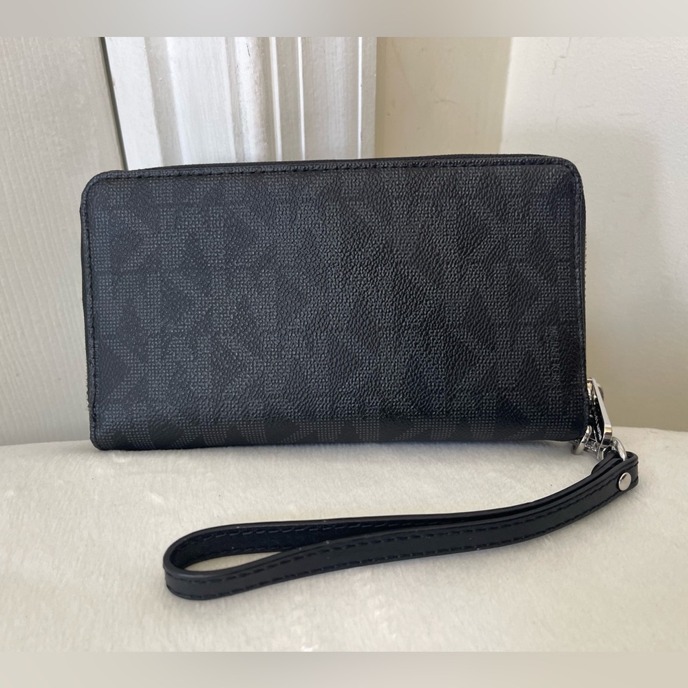 Michael Kors Black Jet set Wallet EUC - Picture 6 of 13